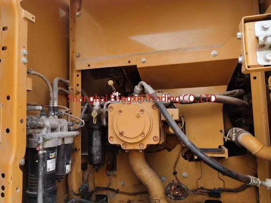 Sì, ispezioniamo mini escavatori da 20 tonnellate CAT 323 e con 700 ore di lavoro