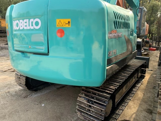 Escavatore Kobelco SK75 usato e in buone condizioni ideale per la costruzione di ingegneria