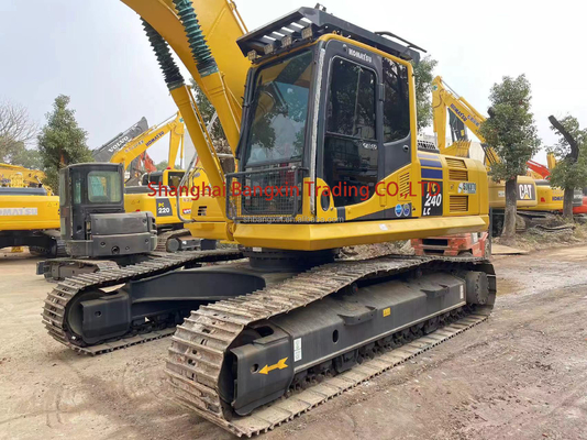 Prova la potenza di una Komatsu PC240-8 con motore Cummins