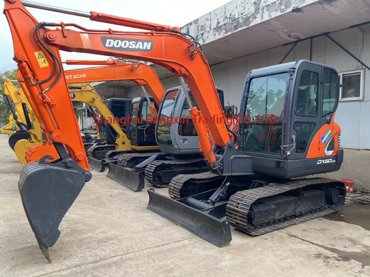 Buone condizioni Escavatore Doosan DX60 con tutte le funzioni in buone condizioni di lavoro