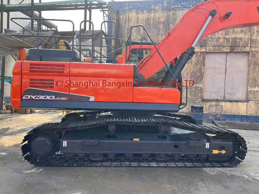 Escavatore usato Doosan DX300LC-9C con certificazione EPA/CE e peso di 30000 kg