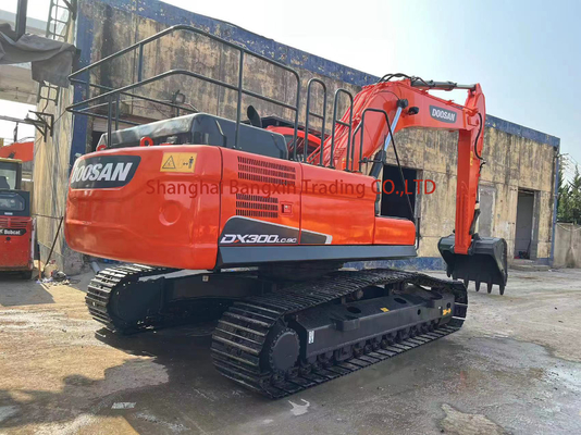 Escavatore usato Doosan DX300LC-9C con certificazione EPA/CE e peso di 30000 kg