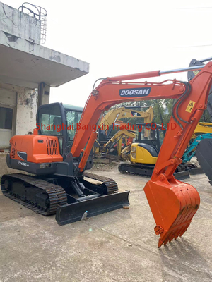 Sì possiamo ispezionare usato Doosan escavatore 6 tonnellate a Shanghai 0,25 capacità secchio
