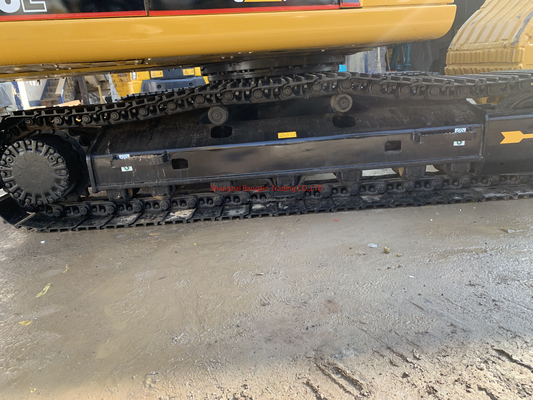 1 Escavatore usato Cat 320CL con eccellenti prestazioni di lavoro e 700 ore di lavoro